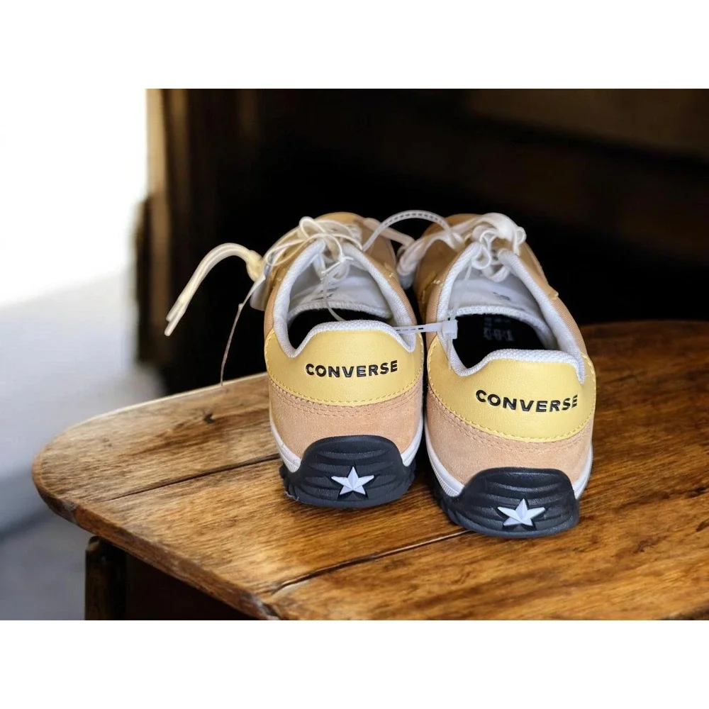 Converse step into